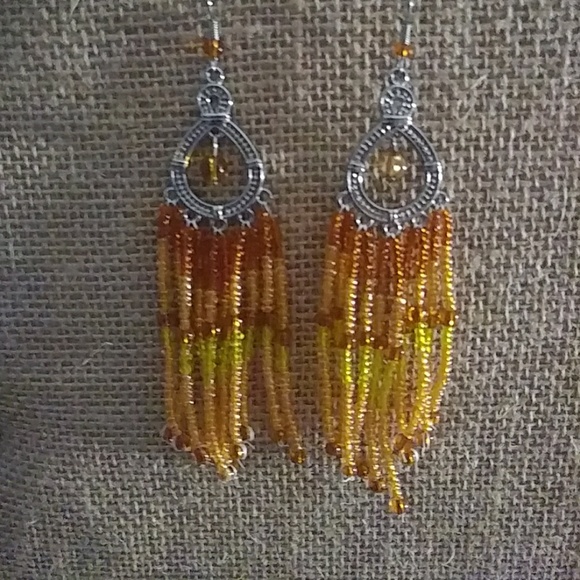 Hand made seed bead earrings. - Picture 2 of 2